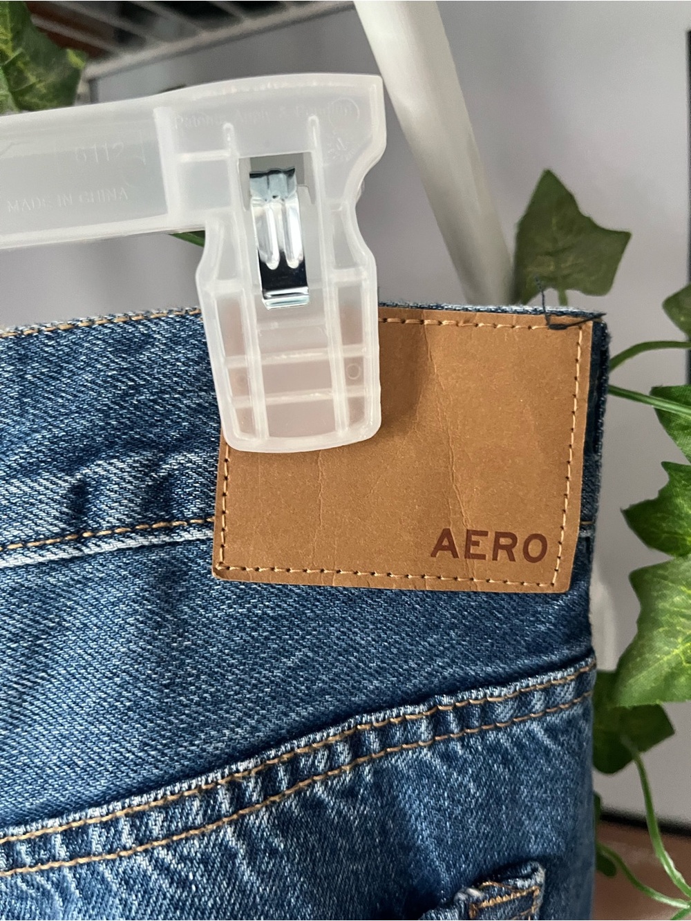 Aeropostale Ripped Jeans - Picture 4 of 8